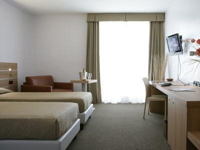 Hotel Sporting Помеція Екстер'єр фото