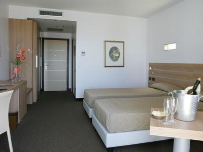 Hotel Sporting Помеція Екстер'єр фото