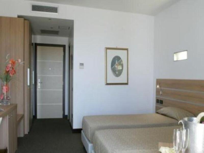 Hotel Sporting Помеція Екстер'єр фото
