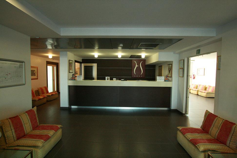 Hotel Sporting Помеція Екстер'єр фото
