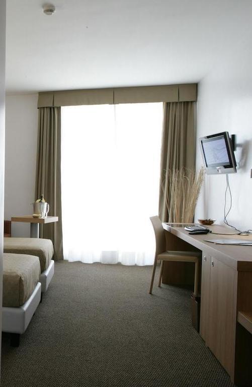 Hotel Sporting Помеція Екстер'єр фото